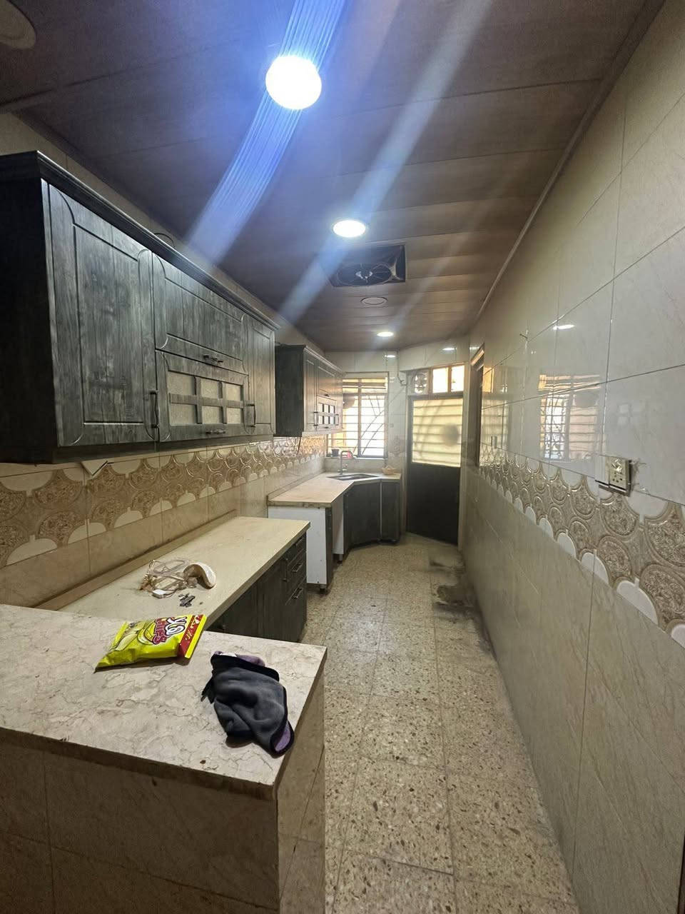 🏡 بيت للإيجار 🏡  

━━━━━━━━━━━━━━

📍 الموقع: السيديه  مربع ٤٠٠ (شارع ١٥متر ) 

━━━━━━━━━━━━━━

📐 مساحة البيت: ١٢٠ م٢

━━━━━━━━━━━━━━

🏠 مواصفات البيت:
•  ثلاث غرف نوم 
• صاله. 
• مطبخ (مجهز كاونتر) 
• خدمات كامله. 

━━━━━━━━━━━━━━

📞 للتواصل والاستفسار على الأرقام التالية:

***********

━━━━━━━━━━━━━━

🏘️ تتوفر لدينا أيضاً بيوت وشقق للإيجار في منطقه السيديه   وأسعار مختلفة، راسلونا وسنساعدكم في اختيار الأنسب لكم.
