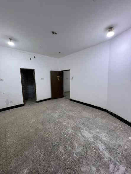 بيت للايجار حيّ الاصدقاء قرب تقاطع العسكري
طابقين بمساحة 200م
يحتوي الطابق الارضي ع غرفتين وصالة ومطبخ واستقبال وكراج وصحيات 
الطابق الثاني يحتوي ع غرفتين وصالة وصحيات سعر الايجار 900الف قفل الاستفسار ***********
