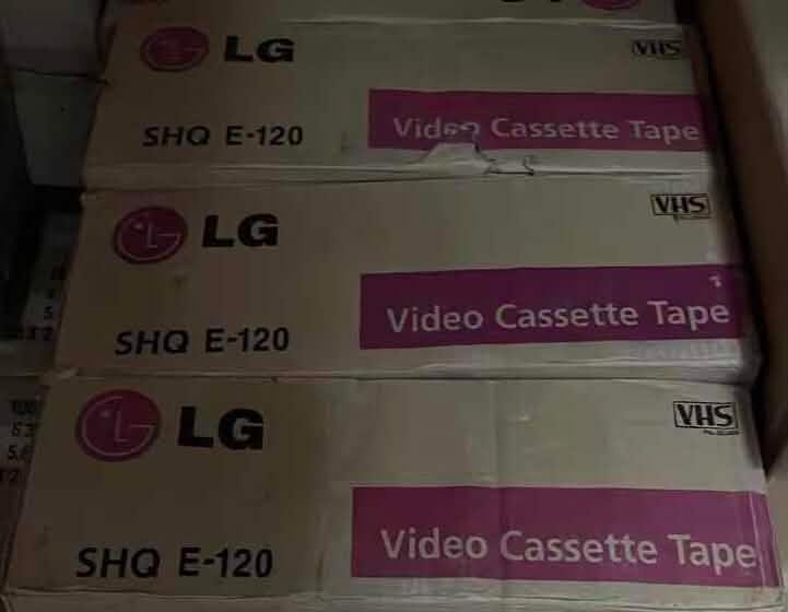 للبيع كاسيت فيديو VHS
120 دقيقة ماركة LG جديد ما مستعمل
السعر 3000 دينار للقطعة
موجود 70 قطعة


**إذا كنت صاحب هذا الإعلان وتريد حذفه لأي سبب، رجاءا أرسل رسالة إلى الدعم الفني**