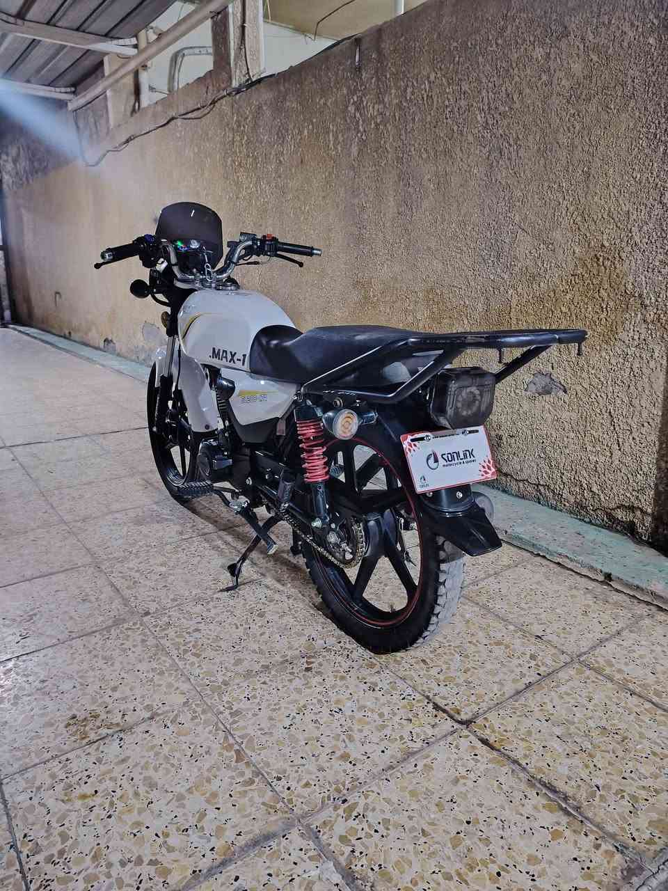 سلام عليكم
دراجه سونك ماكس صار اشهر  من مشتريها 
جاهزه من كلشي سلف هندر كلشي شغال دراجه جديده 
كهربائيات كلها شغالة 
محرك 200 
اوراق سكنر 
سعرها 850 وبيها مجال 
عنوان بغداد زعفرانيه 
***********
