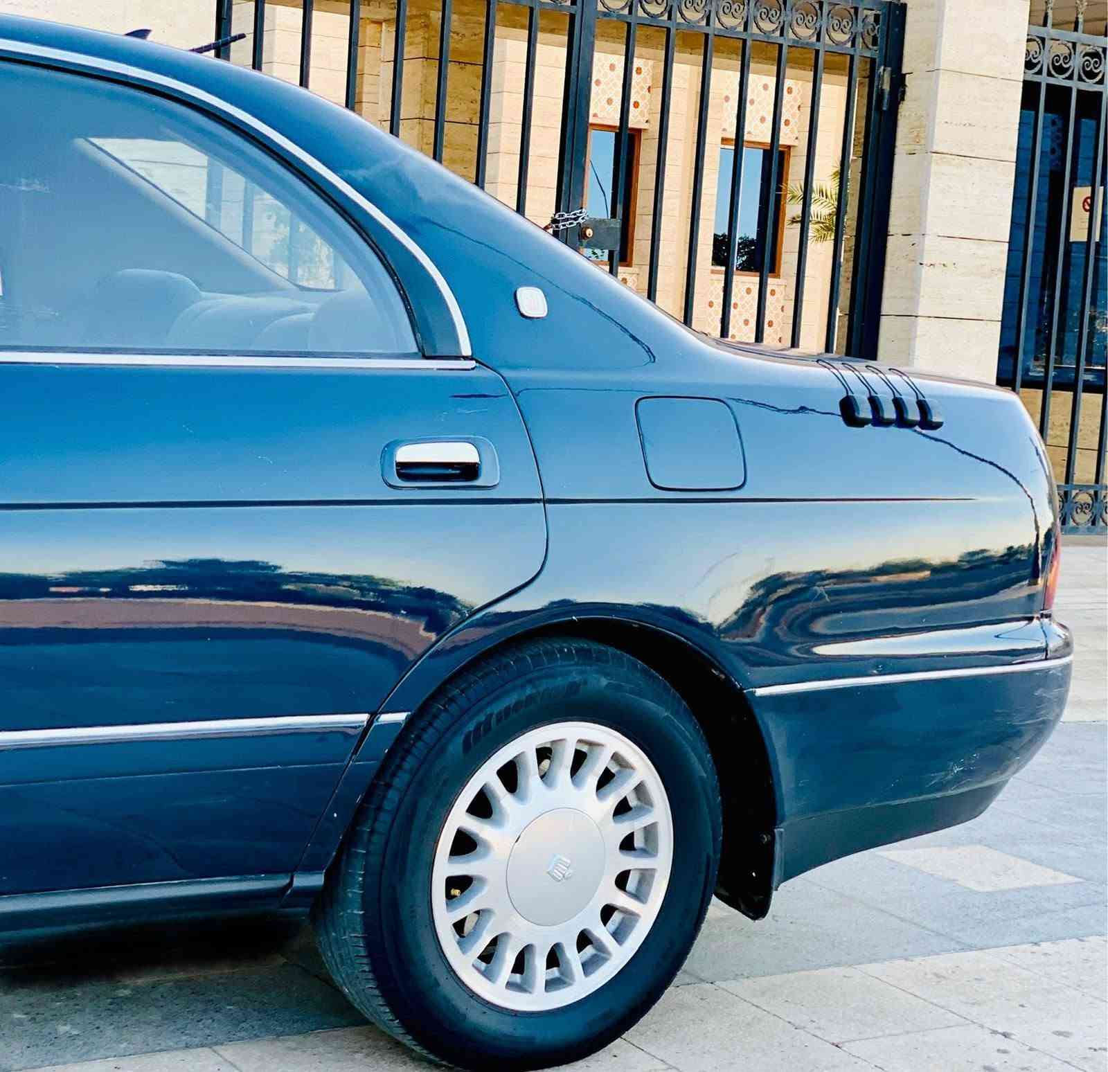 السلام عليكم ورحمة الله 
للبيع بطه متصل موديل 1993 رقم بغداد انكليزي تحويل مباشر سنويه مجدده لل2030  گير ومكينه 2500 شرط حاويه جدد السياره كفالة عامه حتى من الخياس 
وجديده بمعنى الكلمه من دواخل تخم تاير حداديه اسفنج كهربائيات كلها شغاله شرط التبريد ثلج منظومه كلها جديده ويل جديد سنتر لوك جام كله شغال شاشه جبيره ادامه كامله جديده مال جناي السياره احلا من الصور 
مكان السيارة كربلاء السعر 55 وبيها مجال 
للاتصال….***********
