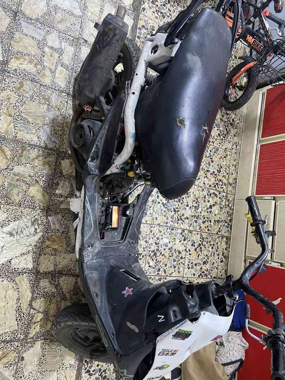 السلام عليكم
ماكس مال لعب
بوشة 55
سلف 55
نقصهة كهربائيات 
رايدهة 300الف وبيهة مجال حك الجية 
مكاني حي العامل
