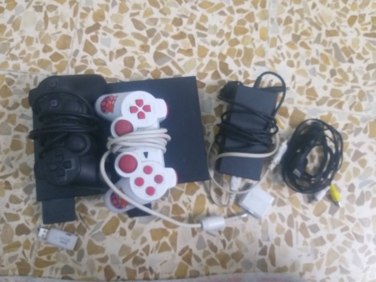 السلام عليكم سوني 2 للبيع مع 2 يده +دركسيون ستيرن اكسسوارات كامله الاستفسار *********** المكان الموصل جانب الايمن السعر 100
