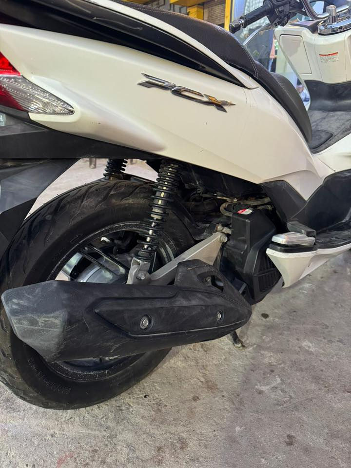 لسلام عليكم دراجةpcx ياباني الجيل الثاني محرك 150 jfدراجة مكفوله السعر 15$ العنوان بغداد مدينة الصدر  ***********
