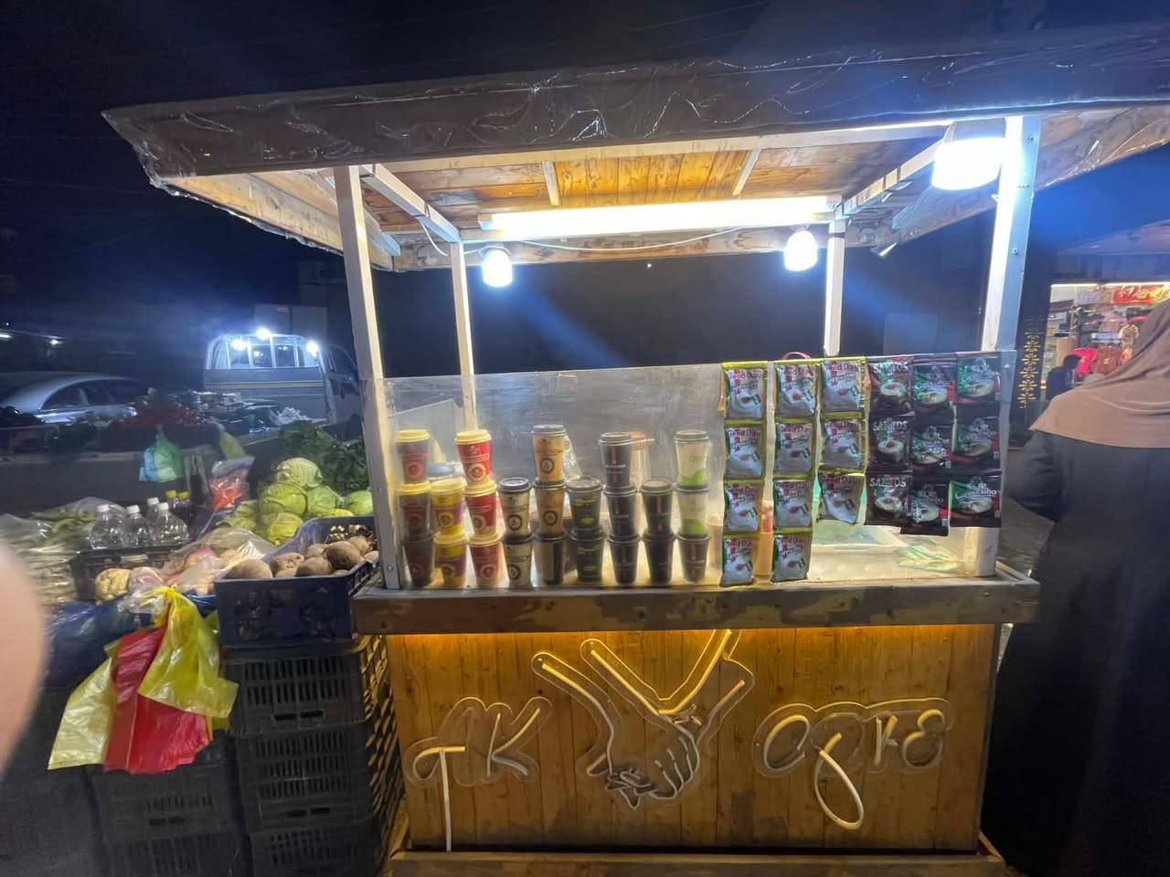 سلام عليكم عربانه جاي+كباچينو+قهوة عربانه جديده ونظيفه السعر ٣٠٠ وبيها مجال بسيط مكاني بغداد الغزالية 
واتساب ***********
