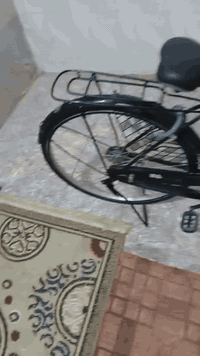 السلام عليكم بايسكل حجم 26 نضيف رايده 75 مكاني ديوانيه حي الزهراء وهاذا رقمي ***********
