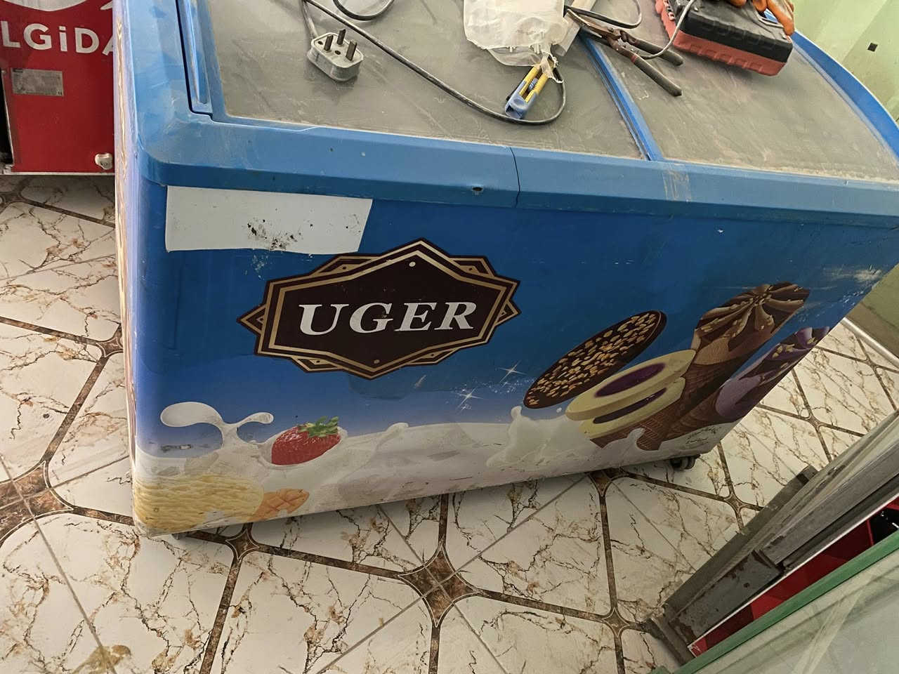 سلام عليكم برادات عمودي وبطحي + رفوف جديده ما مستخدمه ابد  ابيع مكفوف ما ابيع مفرد عنواني الوركاء قرب دائره الكهرباء  ***********
