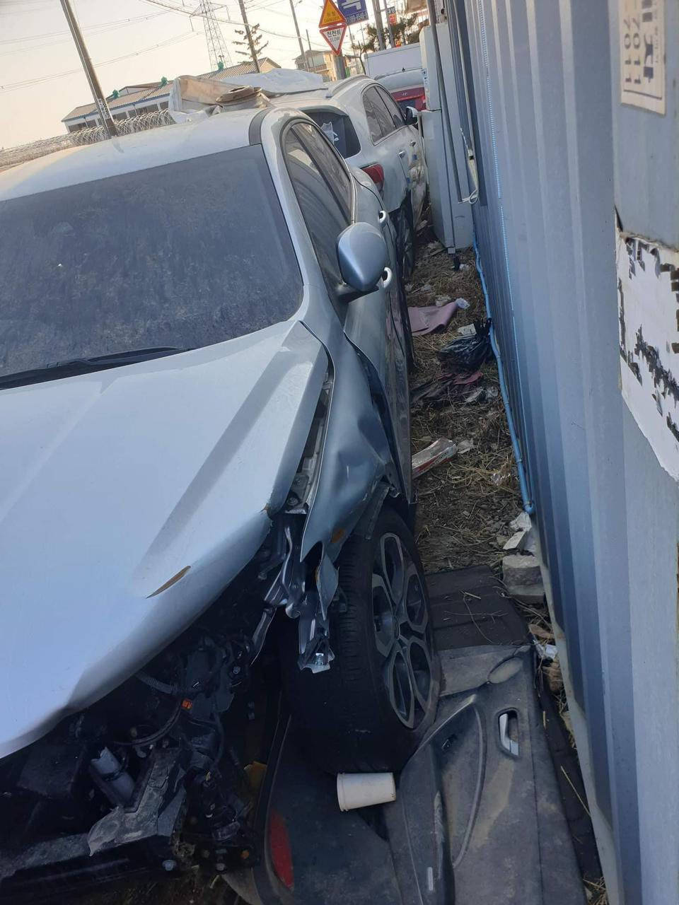 السلام عليكم رينو اركانا (سامسونك xm3) فوووول مواصفات للاخير وارد كوري حادثها موضح بالصورة ماشية 72 الف كير ومكينه كفالة السعر 115 ومجال مستعجل ع البيع 
***********
