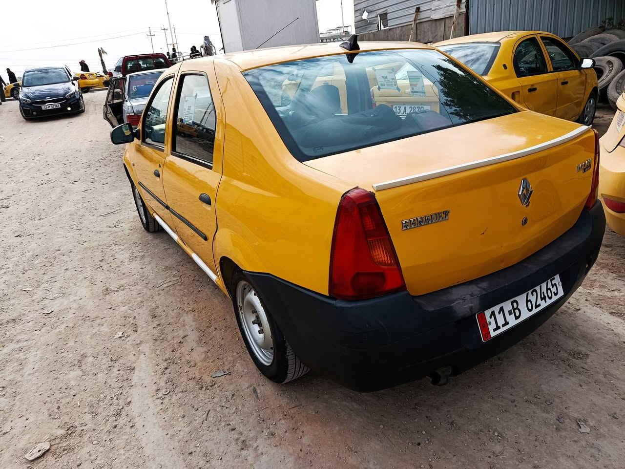 رينو موديل 2012 سياره جاهزه مكينه كير حداديه شرط
سنويه لل،2029
 مصفره هيئه وغرامات  
سعر 38 ورقه وبيها مجال 
بيها دحجه بسيطه يم قبق بانزين والباب ومصلحه وكامله 
***********
 غير متواجد على فيس
