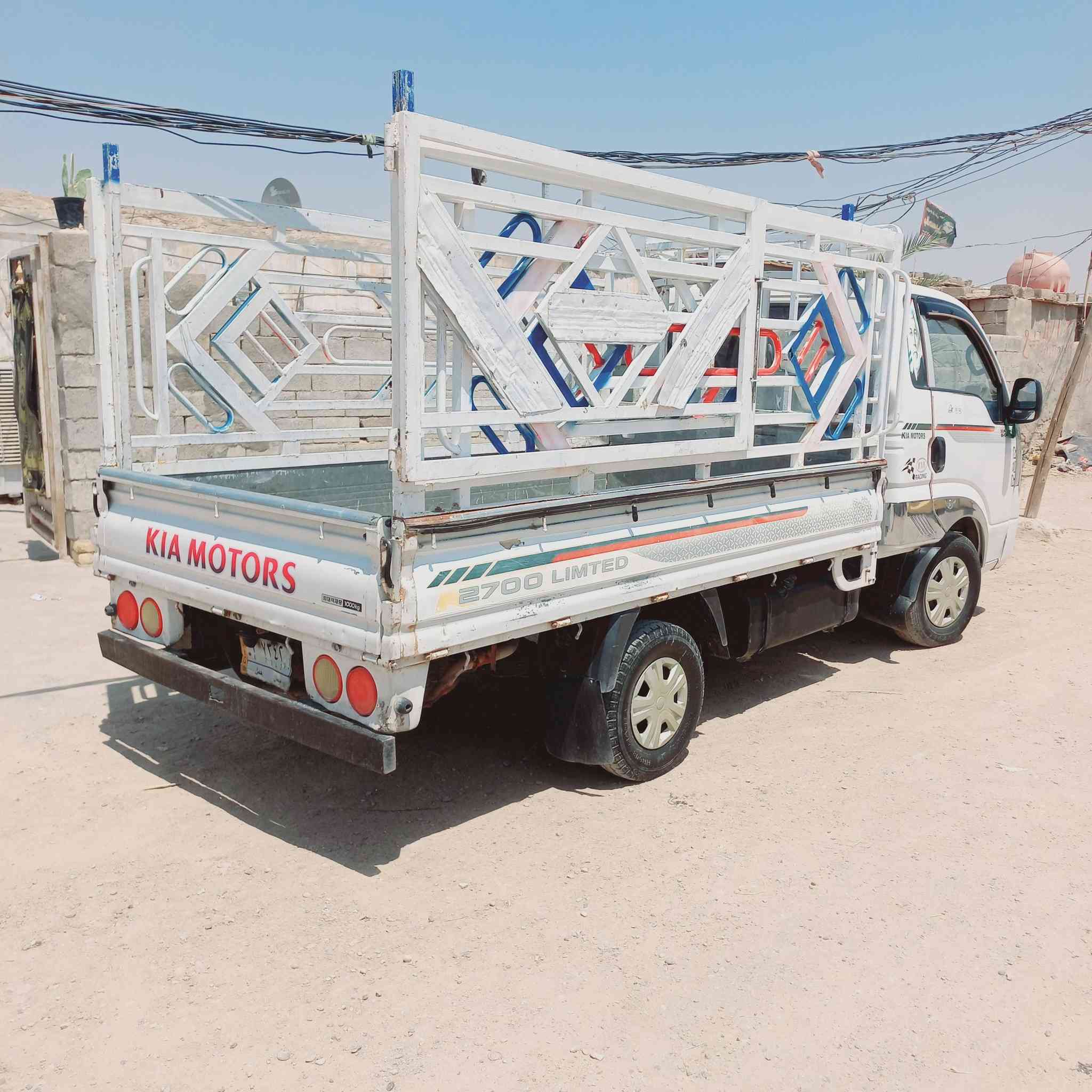 السلام عليكم كيه نثيه للبيع موديل 2013 رقم انكليزي ميسان مشروع وطني توني مبدله سنويه مجدده بسمي تحويل ثاني يوم كشره بدون ضربه بس جراد مكينه وكير خير من لله تراي وين مايعجبك للبيع او مراوس بفحل 10  11  12 حسب القناعه السعر 90 وبيها مجال مكان ميسان ابو رمانه للتصال ***********
