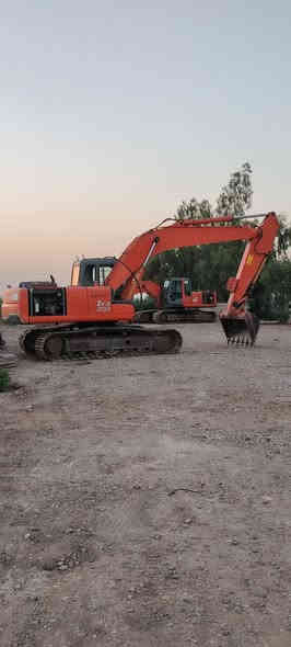 للبيع حفاره زت  موديل 2003     ***********.   
*********** مكان واسط عزيزيه
