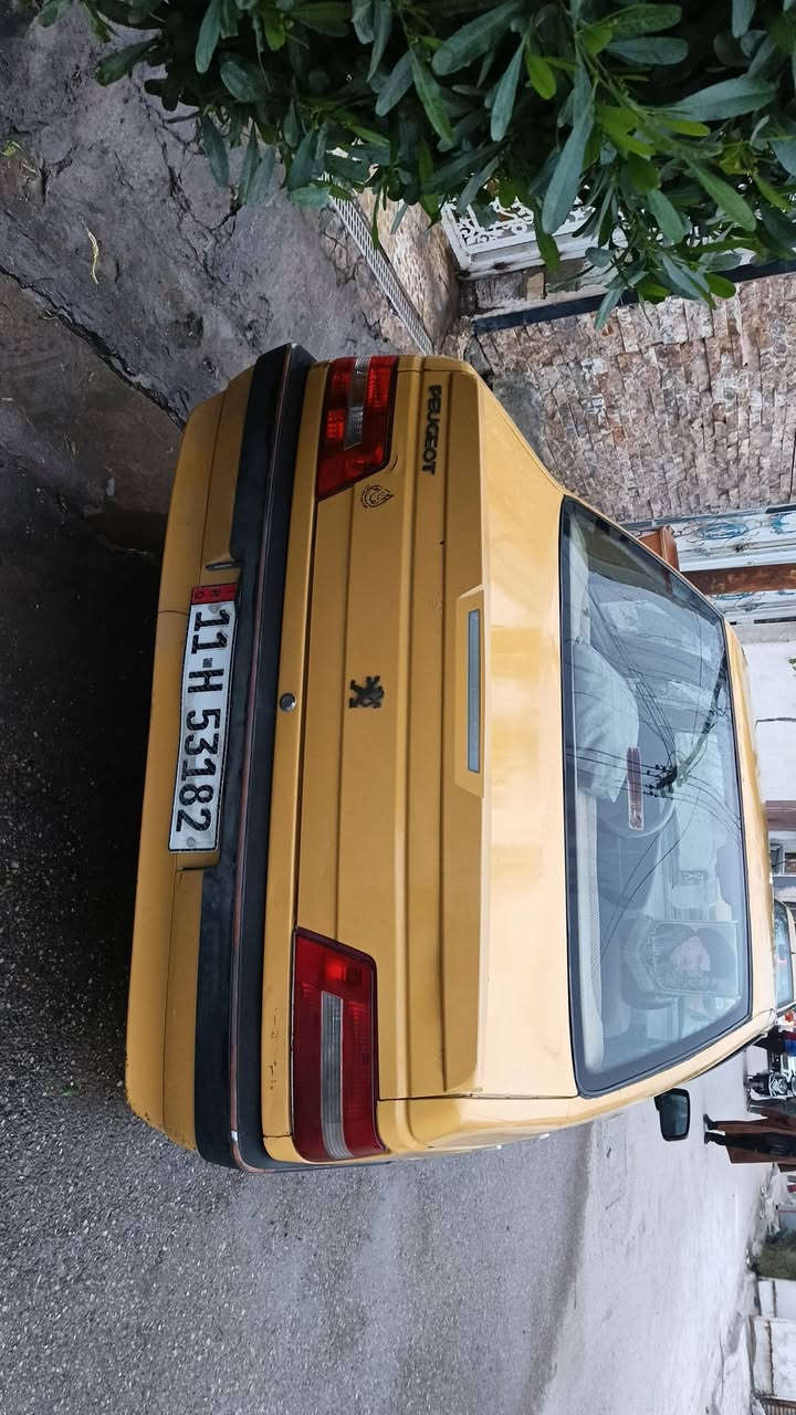 بيجو لميس موديل 2016  
بيها الجاملغ لامامي مال السايق مبدل فقط
سياره حلوه وجاهزه كير مكينه حداديه صدر كله جديد تخم تاير

السعر 43 مكاني بغداد الحسينيه الراشديه الاستفسار ***********
