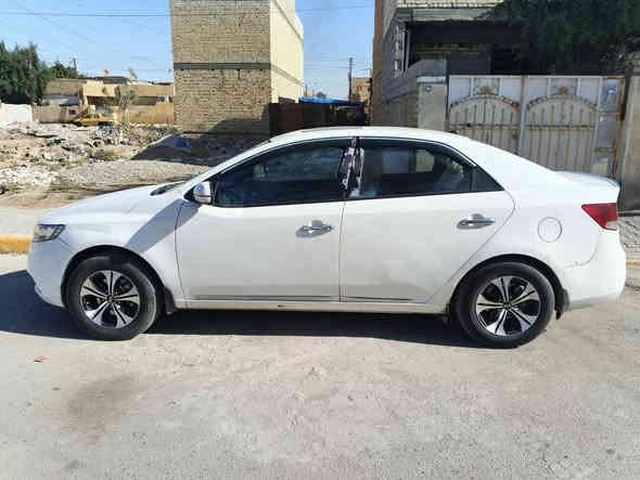 سيراتو 2012 خليجي صبغ نص بابين وقماره بيها صبغ شوي صدر امامي خلفي جديد باتري جديد محرك وكير مكفوله 75 بي مجال *********** مكاني بغداد الحسينيه
