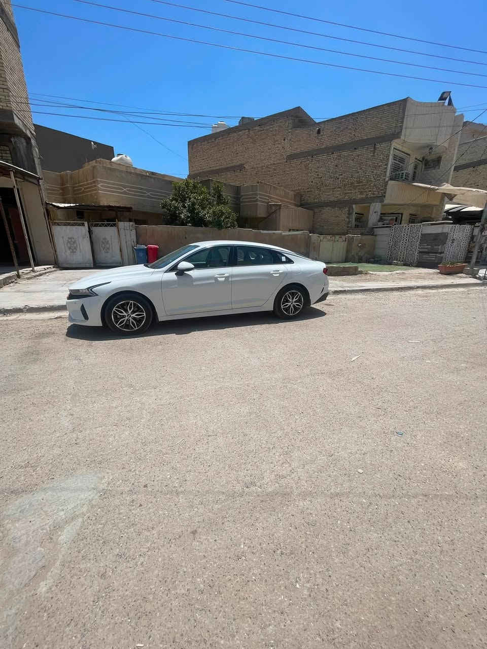 ‏موديل 2021 ‏ماشية 39 محرك 2000مقفولة كفالة عامه ‏تحويل مباشر ‏بها فقط رصعتين وصلتي السيارة خليجي.              رقم                ***********.     ￼ مكاني  بغداد حي الجهاد
السعر 18500. دولار

