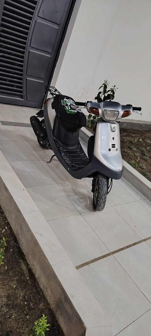 سلام عليكم ورحمة دراجه بطه ٢٠٠٣ جديده جدا قبل ٥ اشهر اشتريتها حاويه سعرها ٦٠٠ وبيها مجال الاتصال عل الرقم ***********
