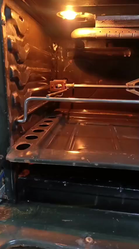 طباخ عشتار 5 عيون 5 مشاعل، افران اوتماتيك + شوايه و مصباح فرن + الكهرباء شغالة
رقم الهاتف:  ***********
