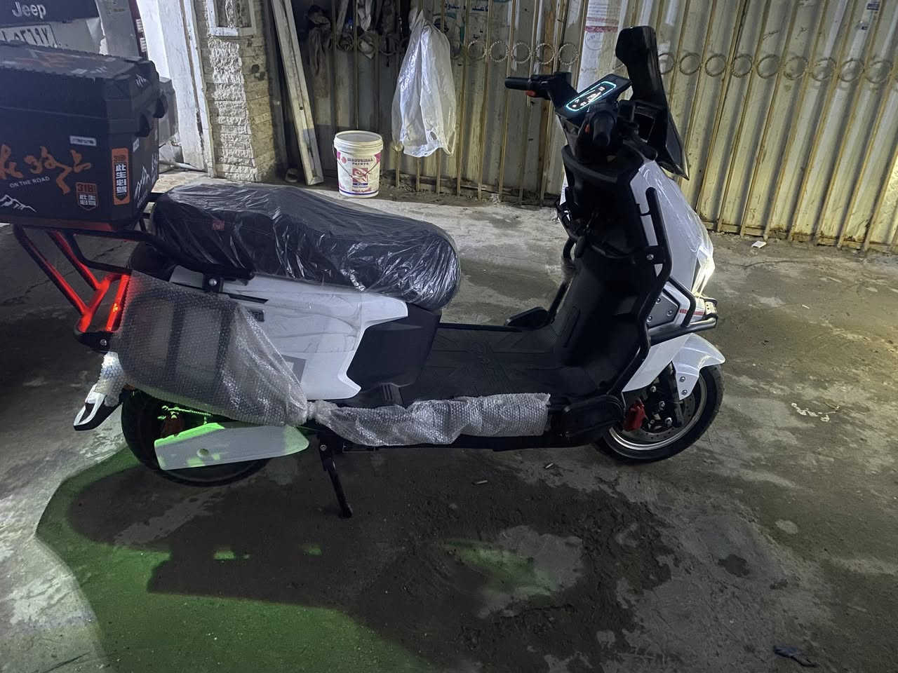 سلام عليكم دراجة شحن -بصمةسويج مستعملة أقل من أسبوع مكاني بغداد حي المعلمين رقم واتساب *********** السعر مليون 100وبيها مجال اخوان الدراجة بعدها بل جيس
