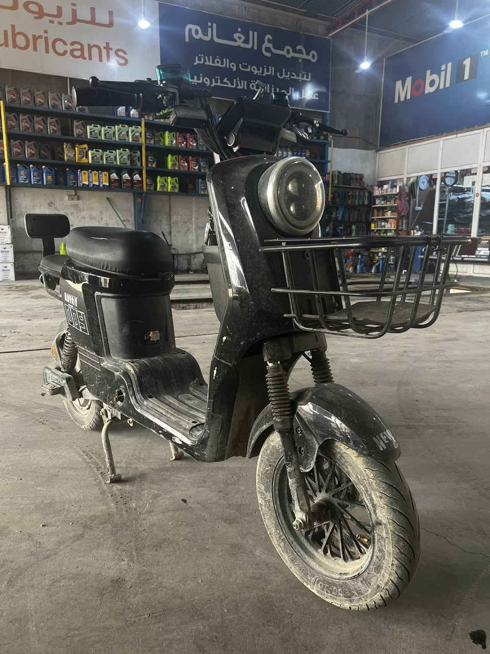 سلام  وعليكم دراجع شحن.  كفاله  من كلشي دراجه توني مخلي له بطاريات دراجه وصخه لان شوارع طين ومطر وما فارغ اغسله كلشي شغال بيه اي عطل ماكو دراجع ما متعوبا. ابعد مكان رايحا له  لشغل  رايده 350 مكاني البصره ابو الخصيب كوت ثويني رقمي ***********
