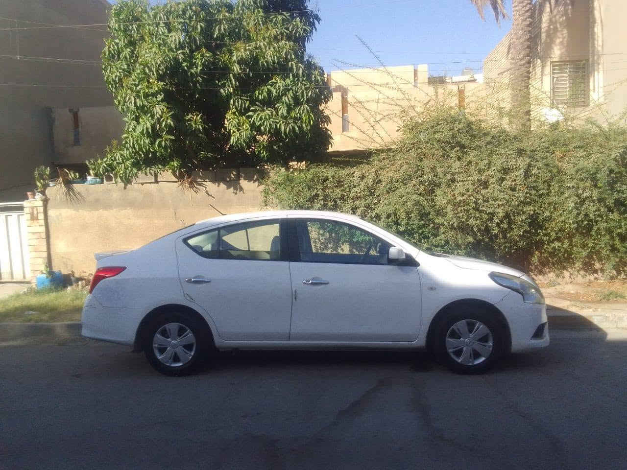 سلام عليكم نيسان صني هندي 2018 للبيع ام لبيته الزركه سياره بيه طخه بل جاملغ الخلفي عل كد شبر وبيه جاملغ الأمامي بي بارد وباقي سياره كفاله من كلشي مكينه كير صدر تبريد كفاله رقم اربيل الدولي تريد وكاله أو تحويل 
مكان بغداد سعرها ٩٢بيه مجال
***********
ملاحظة مكلف بل نشر

