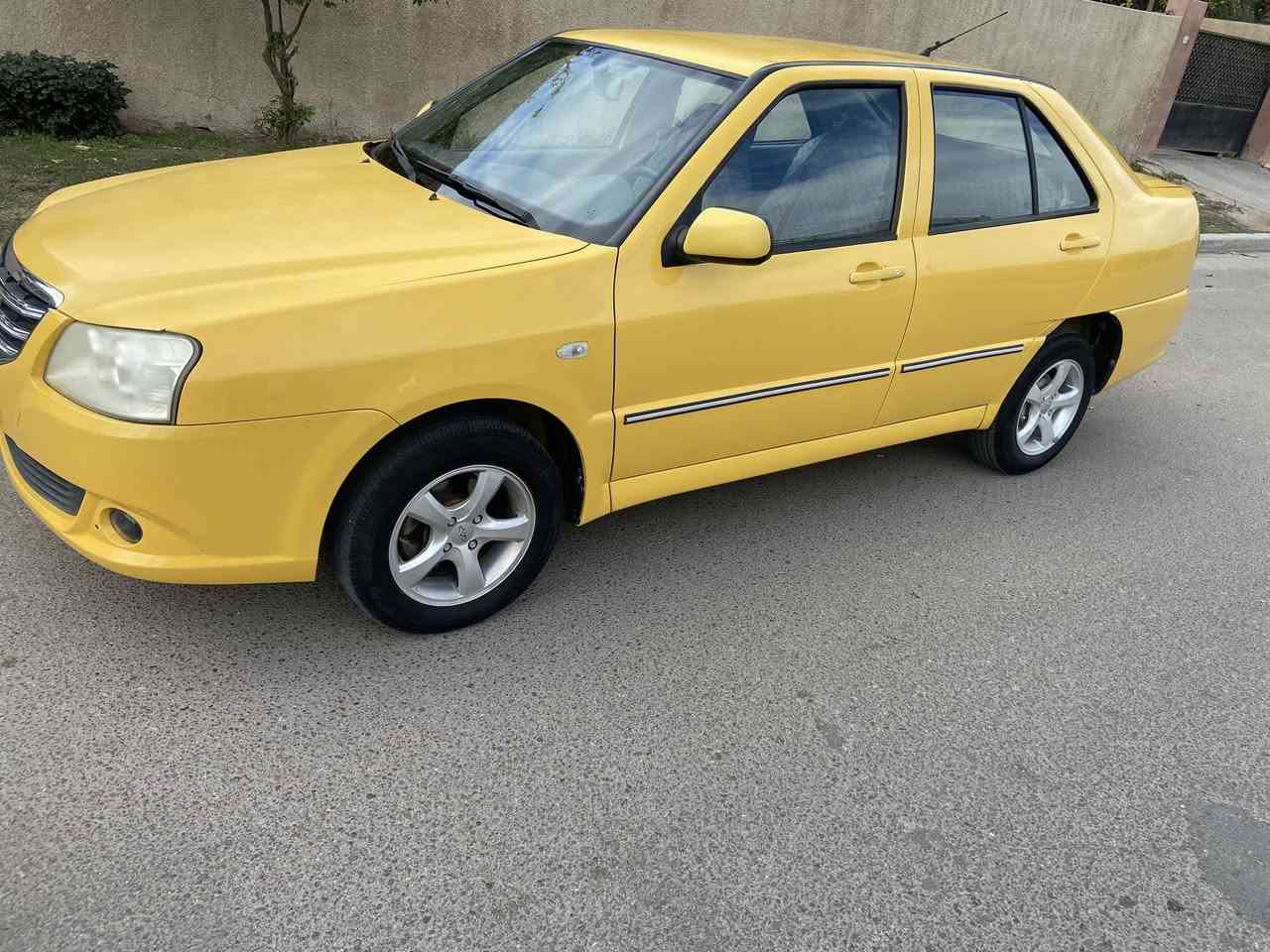 شيري 2015
سيارة بلادية بدون ضربة بدون صبغ
كير مكينة بلادي 
تبريد وتدفئة شغال 
تخم تاير وصدر جديد
السعر ٤٧ وبيها مجال بسيط
***********
