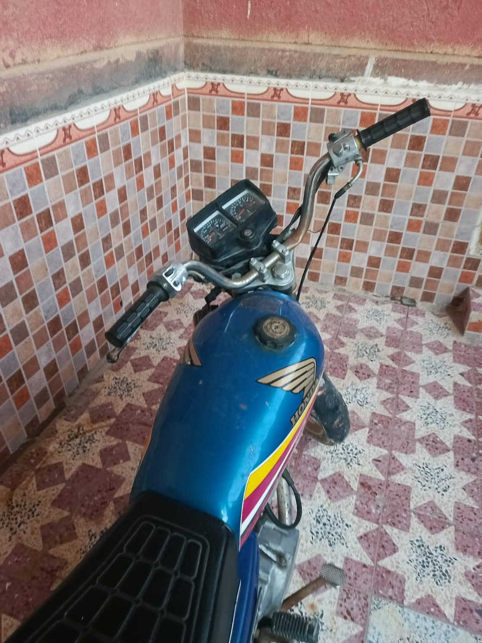 سلام عليكم
دراج لبيع كلك مكفول من سرقه فقط 
سعر 650 وبيه مجال حك جيه 
شط العرب الكباسي 
الرقم ***********
