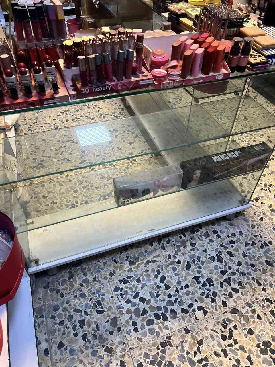 سلام عليكم
فاترينا جام 3 قطع للبيع القطعه350 وبيها مجال 
للاستفسار خاص


**إذا كنت صاحب هذا الإعلان وتريد حذفه لأي سبب، رجاءا أرسل رسالة إلى الدعم الفني**