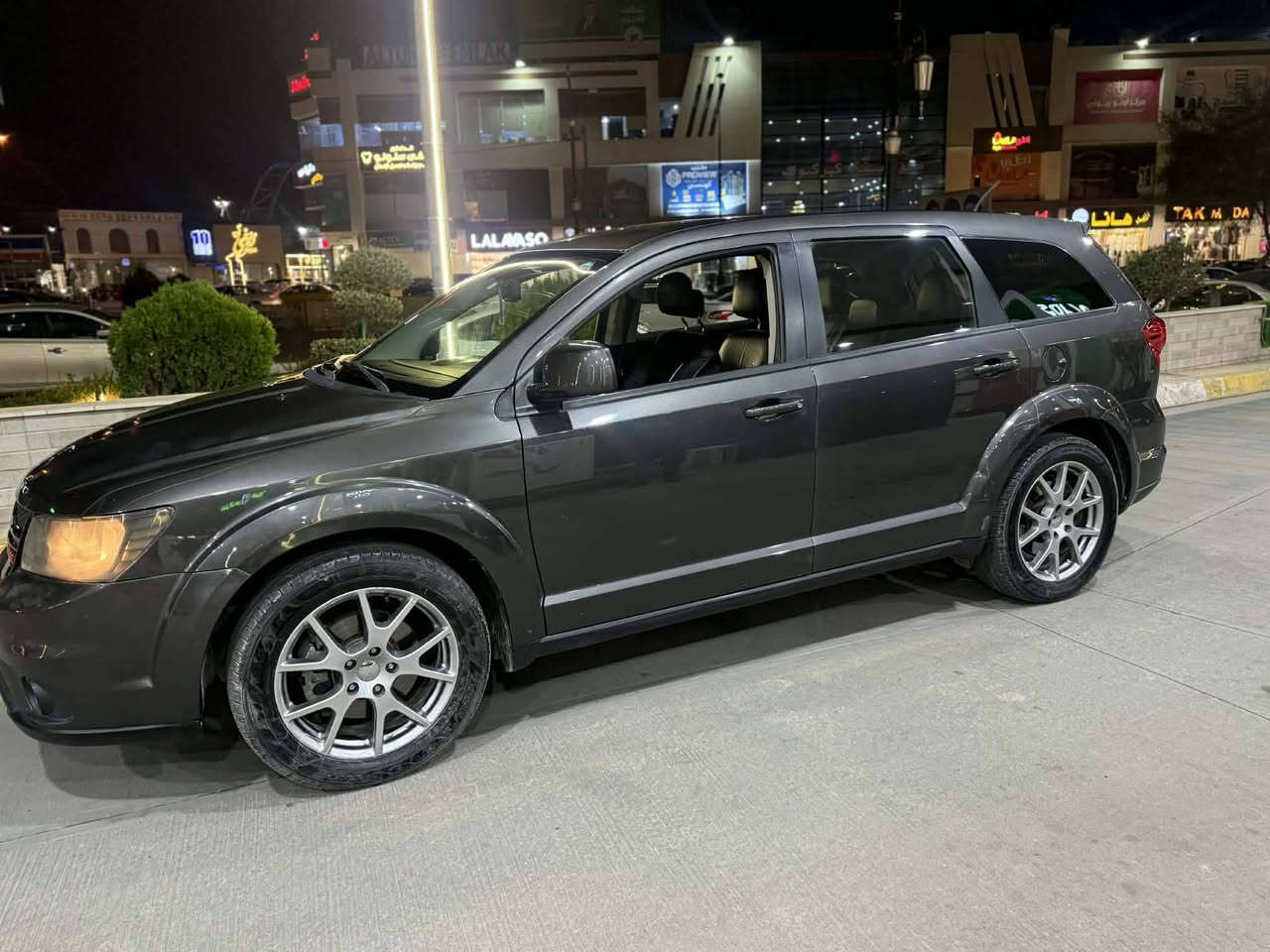 للبيع . دوج جورني . موديل . 2017 
  رقم سنوية وهزة جديد 
   محرك 6 سلندر . 
  سيارة 3 مقاعد .. تبريد مركزي 
   بيه  قطعتين صبغ بدون دواخل 
   السعر .  118.  ومجال 

   ***********
