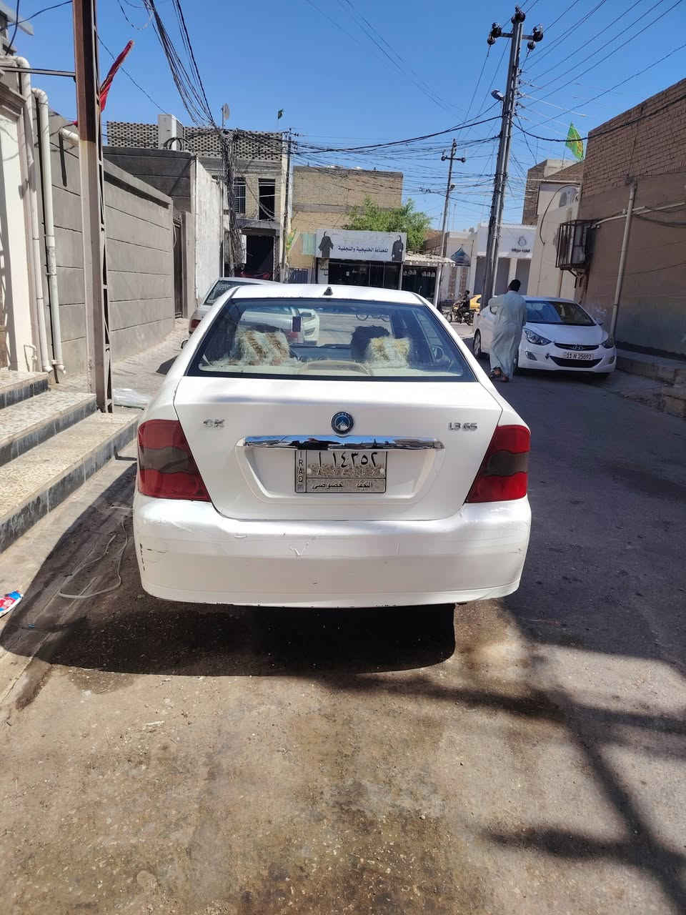 السلام عليكم
سياره  سيكي موديل 2012 مكفوله من الضربه كما موضح في الصوره مكينه كير مكفول حداديه جديده  غرامه مصفره العنوان نجف  سعر 30وبيه مجال للشراي   *********** تبريد بس غاز فقط تخم تاير جديد
