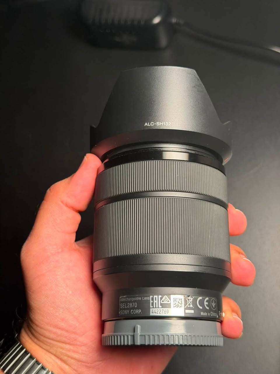 للبيع عدسة Sony FE 28-70mm OSS بحالة ممتازة، نظيفة جداً، نظافة 100% 
فوكس سريع مع مثبت بصري، مناسبة لكاميرات سوني فل فريم، 

للاستفسار عن السعر 

***********
