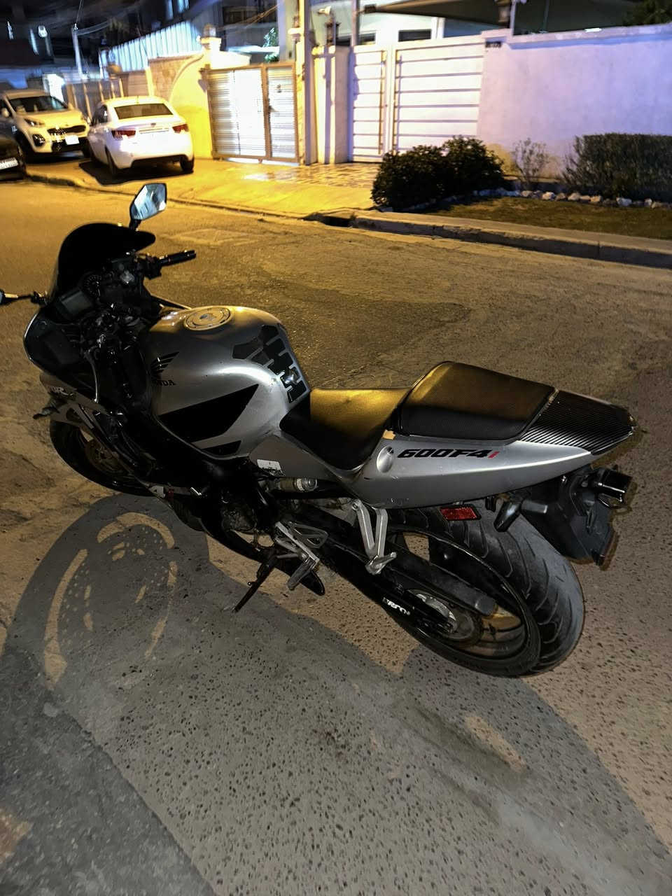 السلام عليكم
بطح F4i (للبيع)
دراجه مفتوحه مكينه مبدل فقط رنكات
دراجه كله شغله اشاير نكره بكل وقت الدراجه كامله تجي تاخذه وتطلع وين ماتريد تروح
الدراجه مبدل دهن قبل يومين شرط موتل مع مي راديتر نجي تشوفه وبيك خير وتدلل السعر ( ١V ) وبيه مجال + اني ابيع ع الورق لقديم ١٥٠
مكاني العامريه
***********
ماتواجد فيس واتساب او رصيدا
