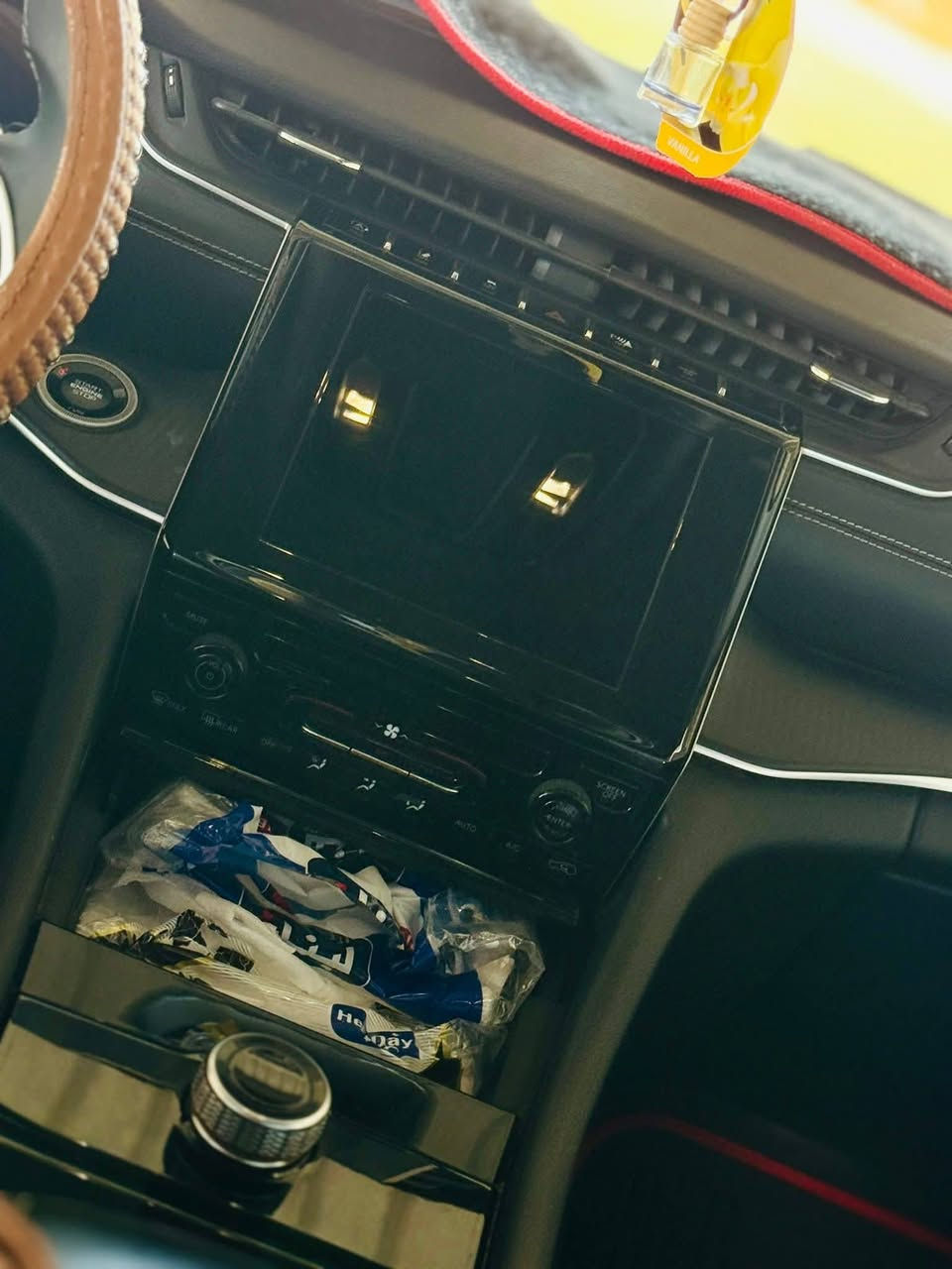 السلام عليكم 
@جيب لاريدو 
موديل ٢٠٢٣
السياره رقم بغداد
عداد المسافه ٥١ الف 
السياره بيه تعديل بارد بدوران الجاملغ الخلفي وصبغ نص الباب الخلفي صور الضرر مرفقه مع الصور 
مراوس بسورنتو (١٨.١٩.٢٠) 

للاستفسار الاتصال على الرقم التالي  
***********
