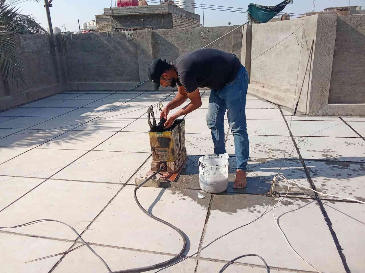 سلام عليكم مستعدون لتطبيك صطوح واعادة الماستك بانسب الأسعار الاتصال على رقم ***********
