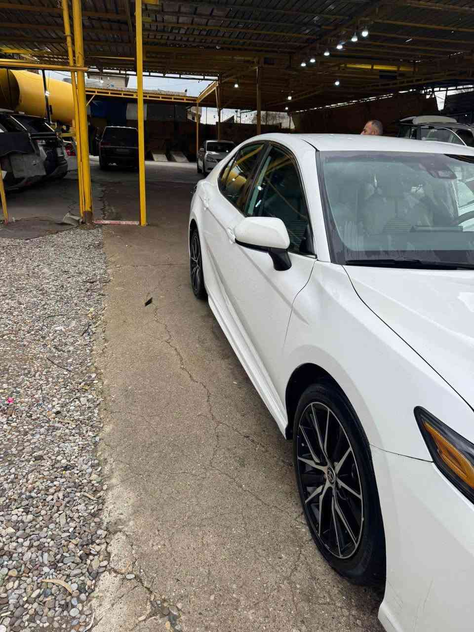 سلام عليكم 
كامري للبيع مديل ٢٠٢١
مواصفات se معروفه 
بي جاملغ و بونيت سيارة جديده مال بيت شرط تحويل و غرامات
مكان سيارة كركوك 
سعر ١٩٠ وبي مجال 

*********** كركوك, العراق
