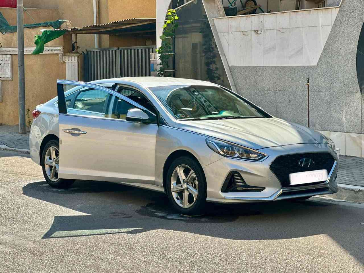 السياره للبيع السعر قابل للتفاوض بيها مجال سياره بالباكيت كلش نظيفه مكفوله ***********📞
كل التفاصيل موجوده +السعر 👇👇
