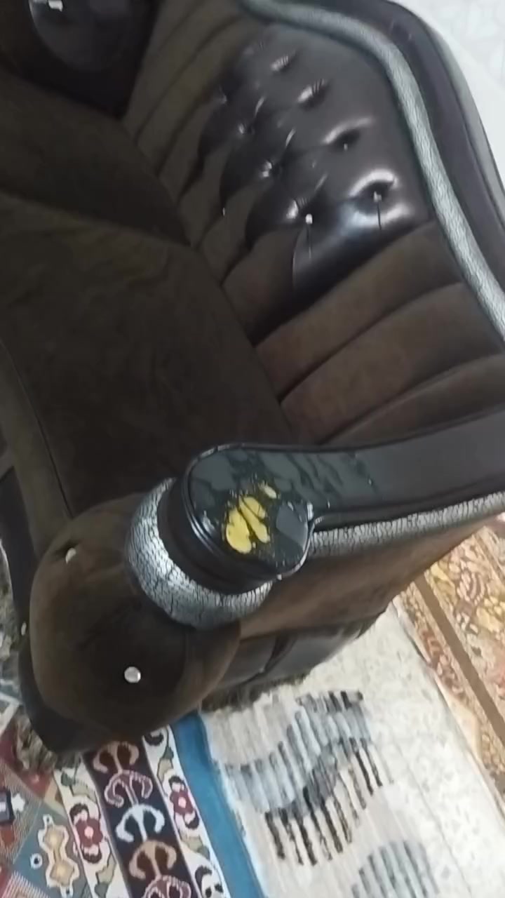 تخم قنفات 10 مقاعد تسكام و ثقيل
ما بي ضرر كلش حلو و مريح سعره 250 الف 
مكاني كربلاء حي الغدير الكراج الاخير 
للاستفسار ***********
