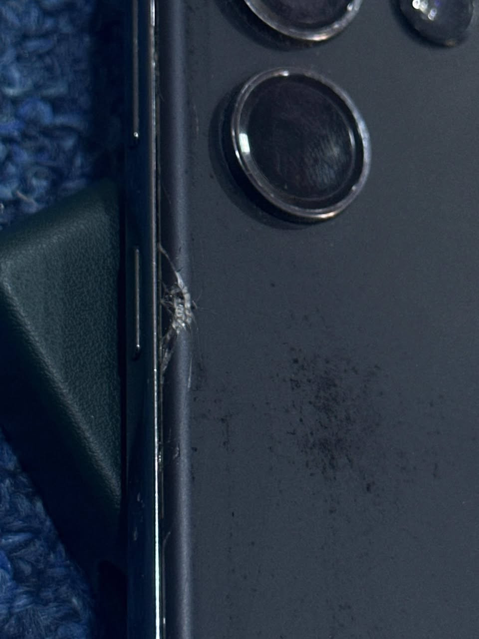 سامسونك S23 الترا شرق أوسط ذاكرته 256 كامل ملحقاته خطين الجهاز مكفووول وجاهز ماعده نمشه بل شاشه ممأثره عليه صارله سنتين استخدمه القلم ضايع للبيع او مراوس خاص


**إذا كنت صاحب هذا الإعلان وتريد حذفه لأي سبب، رجاءا أرسل رسالة إلى الدعم الفني**