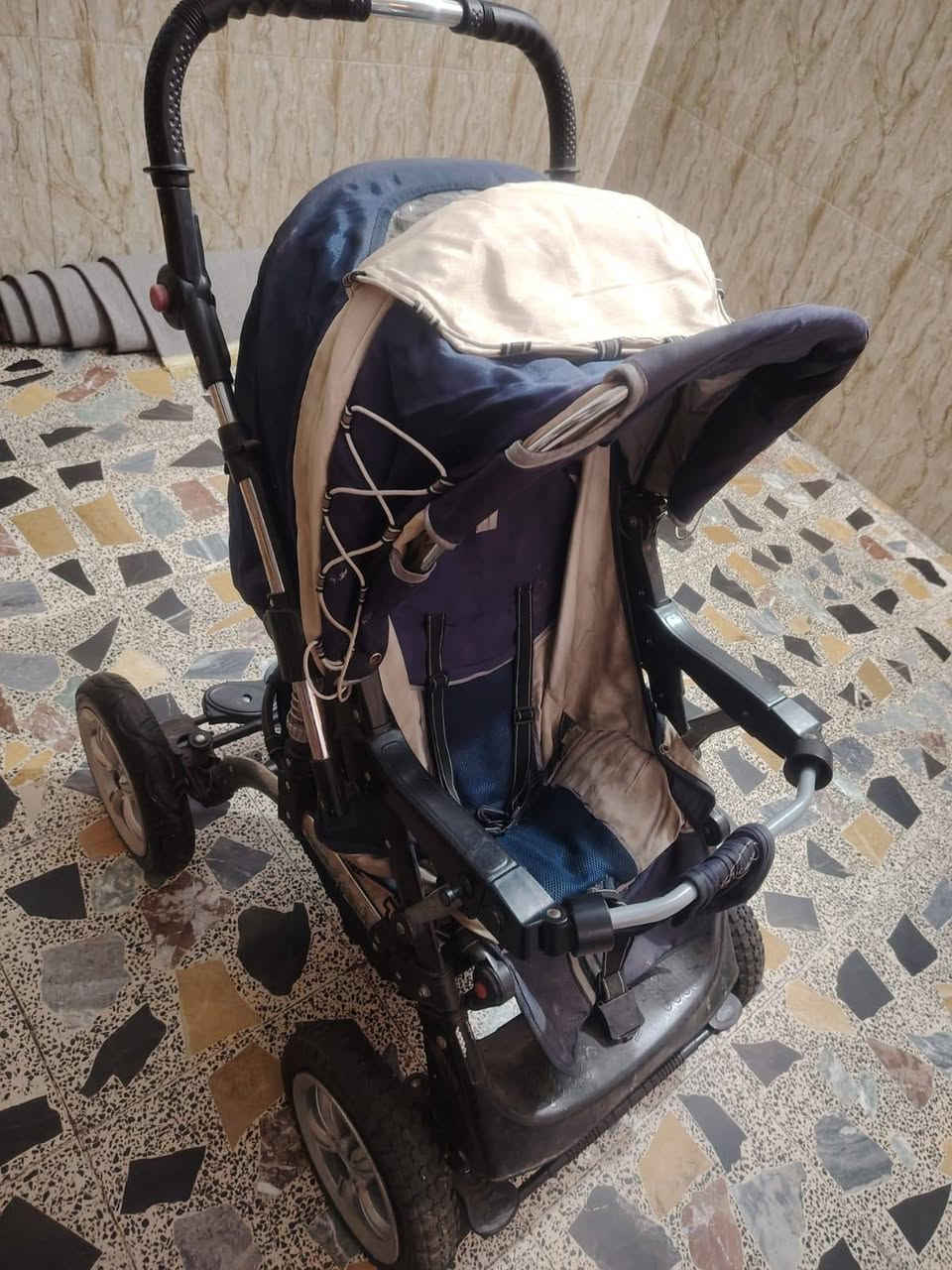 قيم واخذ بس تايرات الاماميات ينزلن كلما ازيدهن هوه ينزلن


**إذا كنت صاحب هذا الإعلان وتريد حذفه لأي سبب، رجاءا أرسل رسالة إلى الدعم الفني**