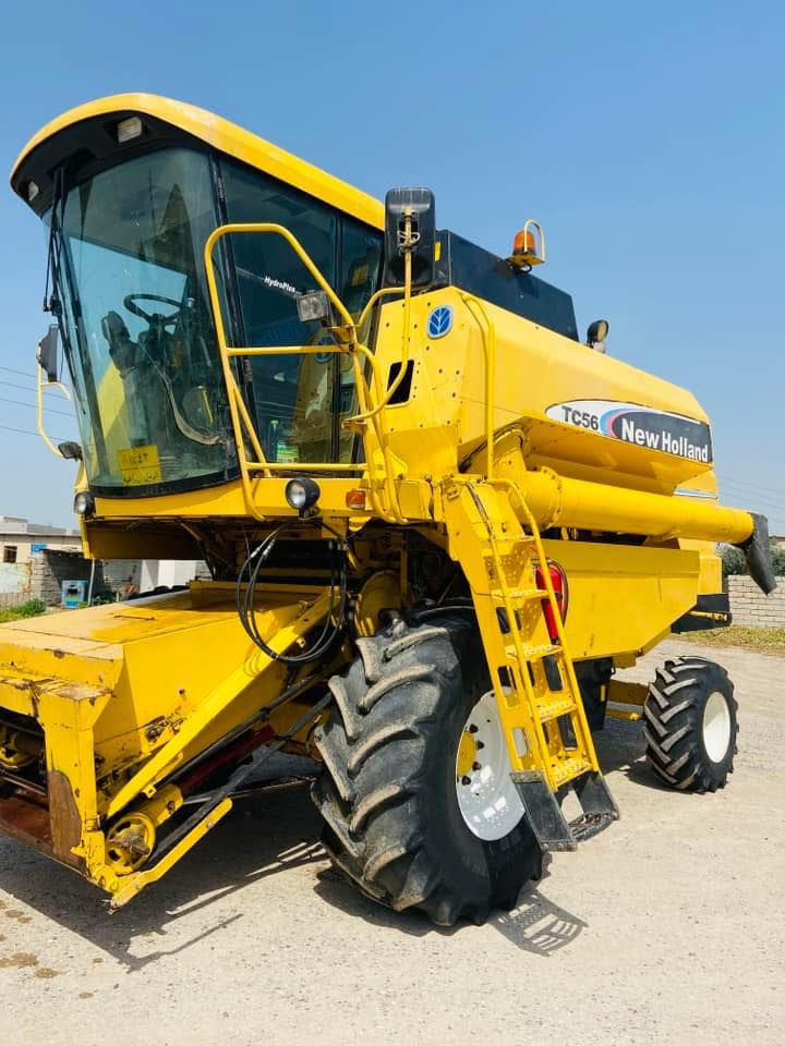 حاصدة للبيع 
2004 
هايدرو
خمسة بلم 
دبل درام 
طبلة 17 بدون قلاب 
كير محرك هايدرو 
سعر 83 بيها مجال 
عنوانها الموصل بعشيقة 
***********
