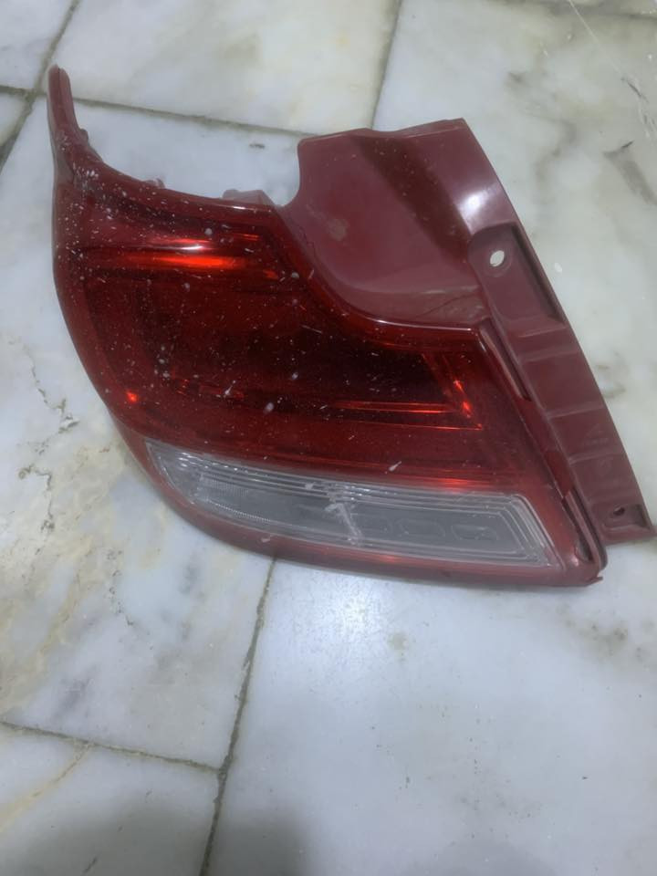 بگ لايت جهة اليسرا سوزوكي دزاير 2018 اصلي مال تفصيخ بي فطر كلش صغير بالصفح مثل ماموجود بالصوره الجديد سعره 150الف الي يفيده سعره75هوا وتوصيل 
***********
