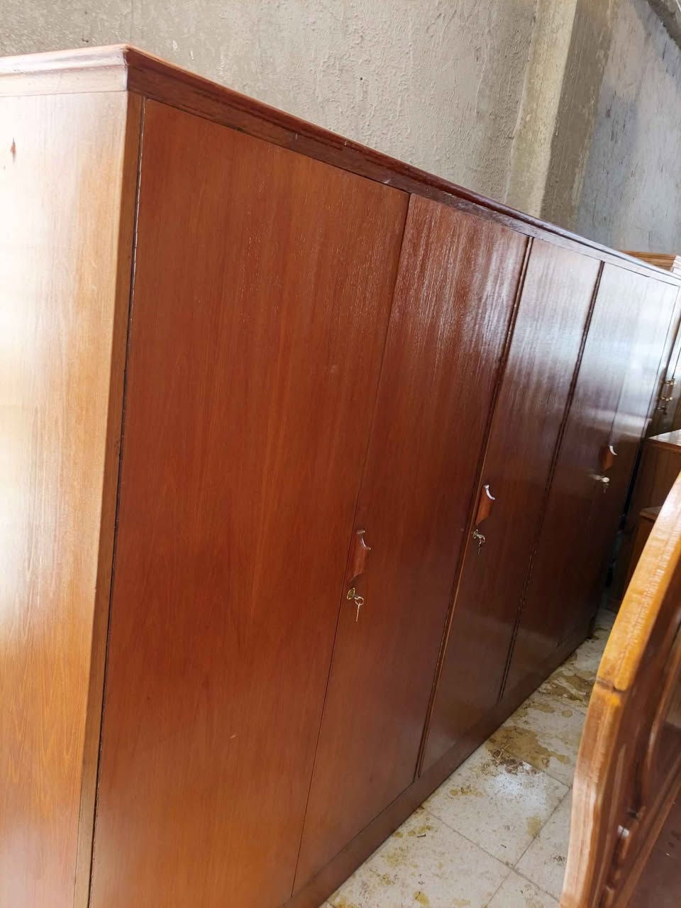 قنصور و تخت حيل ثقال وبسعر مناسب جداً بس ٣٠٠ ألف وبيهم مجال بسيط للاستفسار
*********** الرمادي, الأنبار
