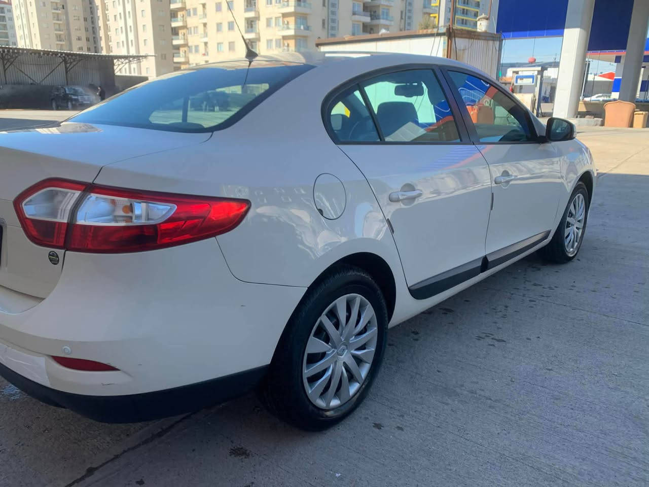 renault fluence 
رینۆ فلونس ٢٠١٦ 
بێ بۆیاخ بێ سارد و بێ تەعدیل
زۆر جوان و پاک ماوەتەوە
١٠٥ هەزار کلیۆمەتر رۆیشتوە
سەنەوی تا ٢٠٢٩  و رەقەم و هەزەی تازەیە 
بەناوی خۆمانەوەیە 
ڕەقەم سلێمانیە 
سەیارەکە لە هەولێرە
گێڕ و مەکینەو تەقە و ڕەقەی بەشەرت تازە سێرڤس کراوە
نرخ ٩٥ مەعامەلە
ژمارەی مۆبایل
***********
*********** أربيل, العراق
