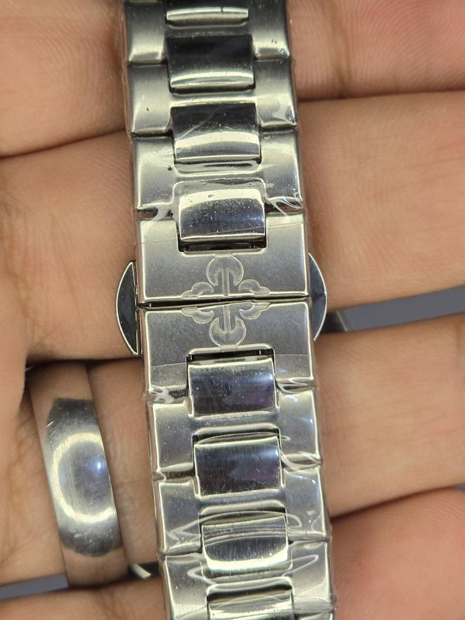 ساعة باتك فلب PATEK PHILIPPE مشذر

تحفة فنية 
لرجال الاعمال
مكينة كوارتز ( نظام ستوبوج ) جميع السناتر شغالة
ثلاث تحكما ( 1 ظاهري و 2 مخفي )
هيكل يتانلس ستيل والطوق مشذر دايموند
ميناء مميزة مزودة بمنفذ تاريخ 
زجاج معدني ضد الخدش
مقاومة الماء والغبار 
 قفل فراشة مختوم حفر 
ساعة مختمة بالكامل

🔴ملاحظة متوفر قطعة فقط 

السعر :- 40 ع اول تم 
للحجز والاستفسار يرجى مراسلة الصفحه
او واتساب ***********
#ساعات #فولو #لايك #اكسبلور #متابعة
