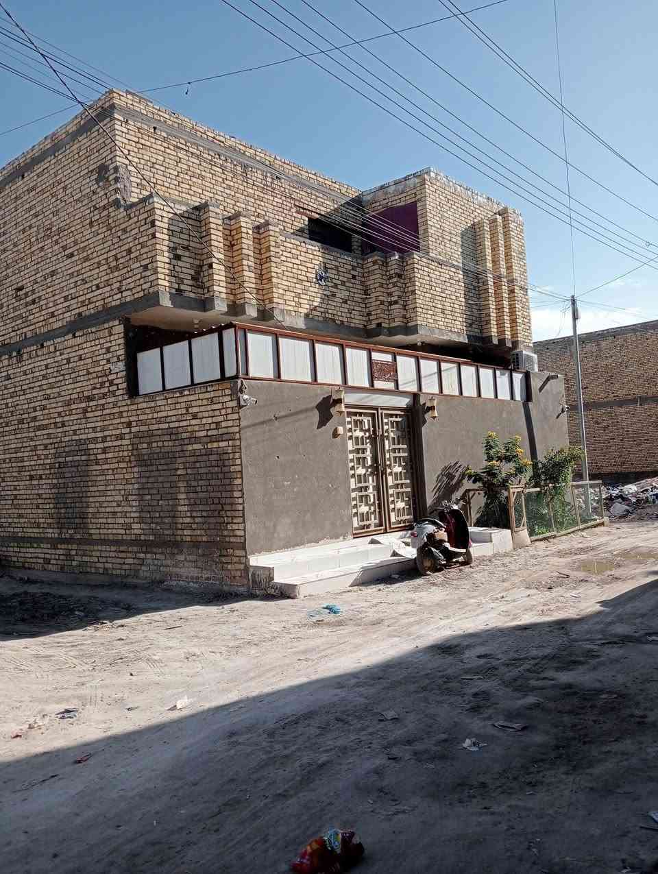 بيت للبيع  100متر
طابو اسهم خلف جامعة الامام الصادق الفرع المقابيل ملعب الفرات 

طابقين 

طابق الارضي غرفه وصاله ومطبخ وصحيات واستقبال وطرمه 

الطابق الثاني غرفتين وصاله وصحيات عوزه لبخ وتخمير 

البيت صب كونكريت بناء2024

الشارع عرضه8 مشمول بتبليط

بيع مستعجل السعر 95وبي مجال للطيبين

***********
