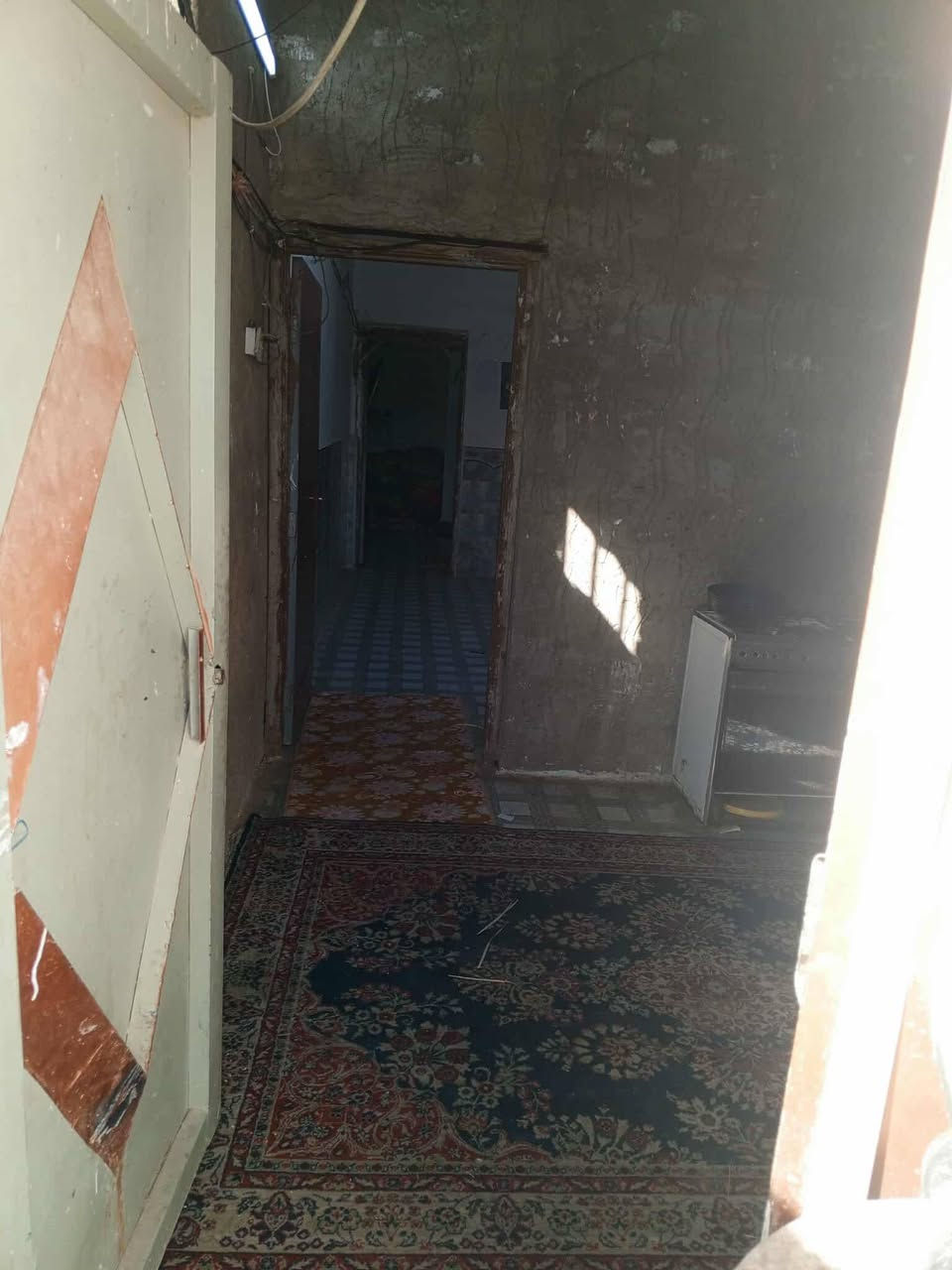 🔥 عرض مميز 🔥
للبيع بيت مساحة 100م بالكوفة – بداية شارع العيسه عمود14؛ طابو زراعي بقرار محكمة، أساس صب بناءطابوق، يتكوّن من غرفة وصالة واستقبال ومطبخ، تخاريج ماء وكهرباء كاملة + مولّد؛ السعر 35 مليون دينار وبي مجال للجادين.
المشاهدة متاحة يومياً 🕒 والتواصل على *********** 📞
