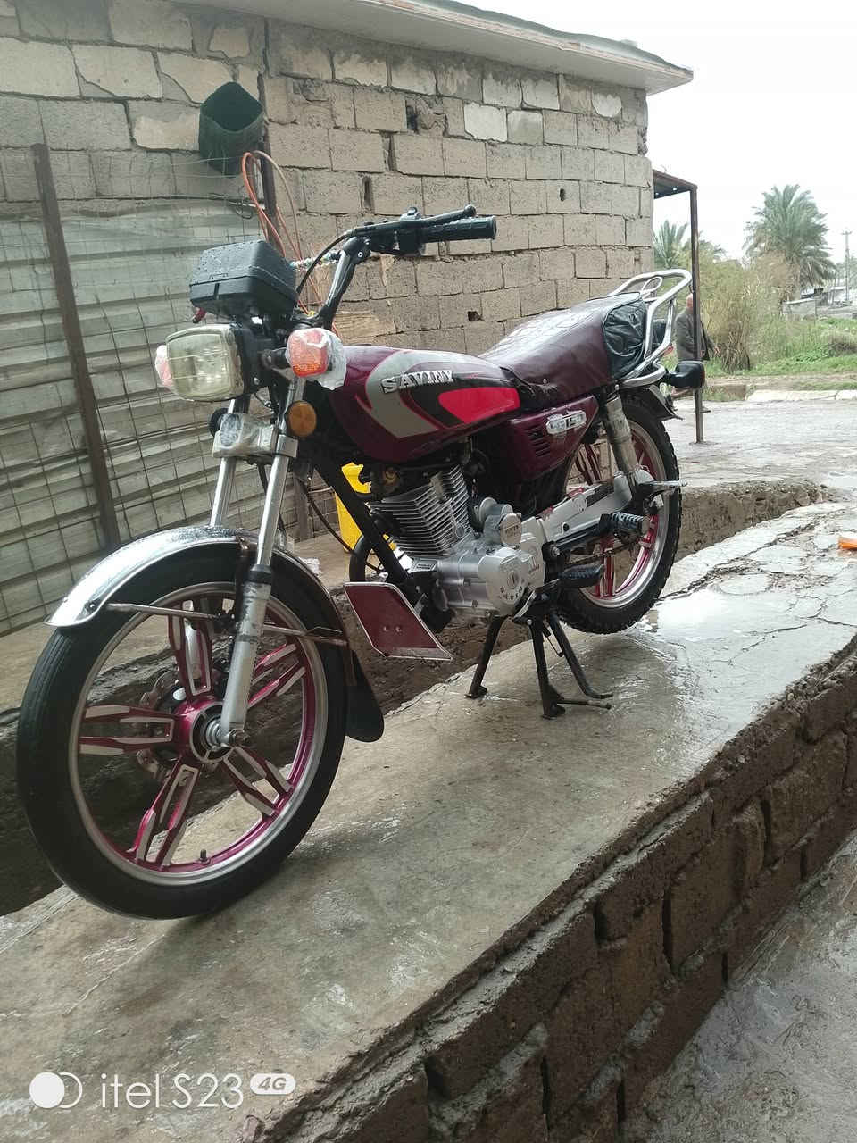 السلام عليكم للبيع دراجة سيفان 21دراجه كامله مكمله اوراق ومحرك خير من الله وكهربيات  كامله مكمله تايرات جدد صدر جديد شاده ابريك وره وجدام جديد دشبول جديد اشاير جديد اوياله جدد التصال عله الرقم ***********وسعره 370وبيهه مجال
