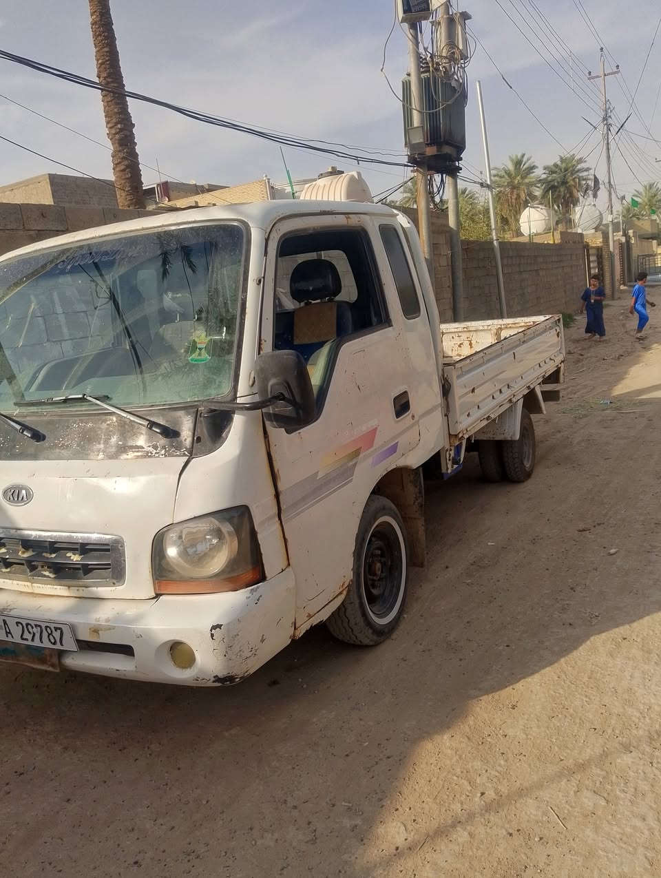 كيه معيون  موديل 200 كير ومكينة  وباور نضاف  رقم بابل مكان حيل بتول بيها فكرة بشاصي  مكولة منضربة سعر 57. ***********
