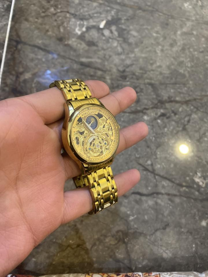 ساعات اوتماتيك نوع AOKULASIC اصلية نضيفه جداً طلاء اصلي ومنضر جميل ووزن مثالي المكان البصرة السعر اتصل على الرقم وتدلل 
*********** الرقم للاستفسار
