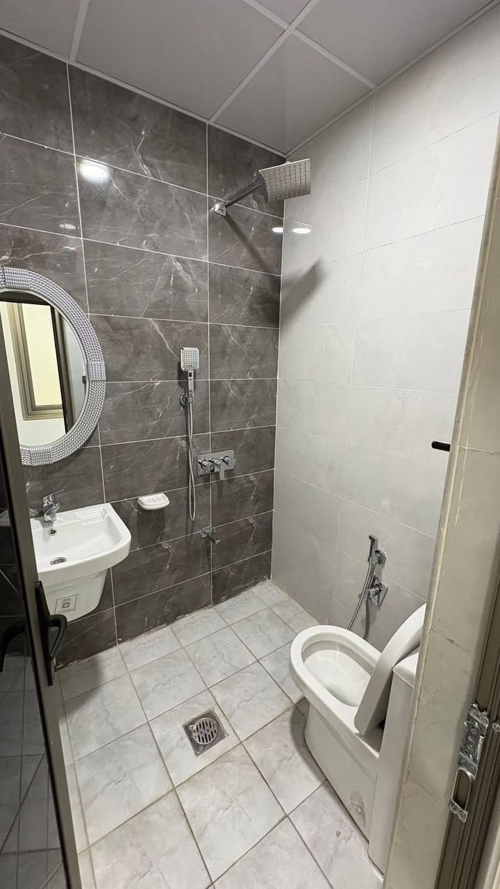 💎 للإيجار في السيدية 💎
📢 منشور رقم: ((587))
للإيجار في السيدية
شقة طابق اول
زيرو مودرن 

تتكون من:
• 2 غرف نوم
• صالة
• مطبخ
• خدمات
💰 بدل الإيجار: 900 ألف 
موقع السيدية شارع الكويتي 

📞 للاستفسار أكثر لاتصال عبر

 الرقم التالي ***********
