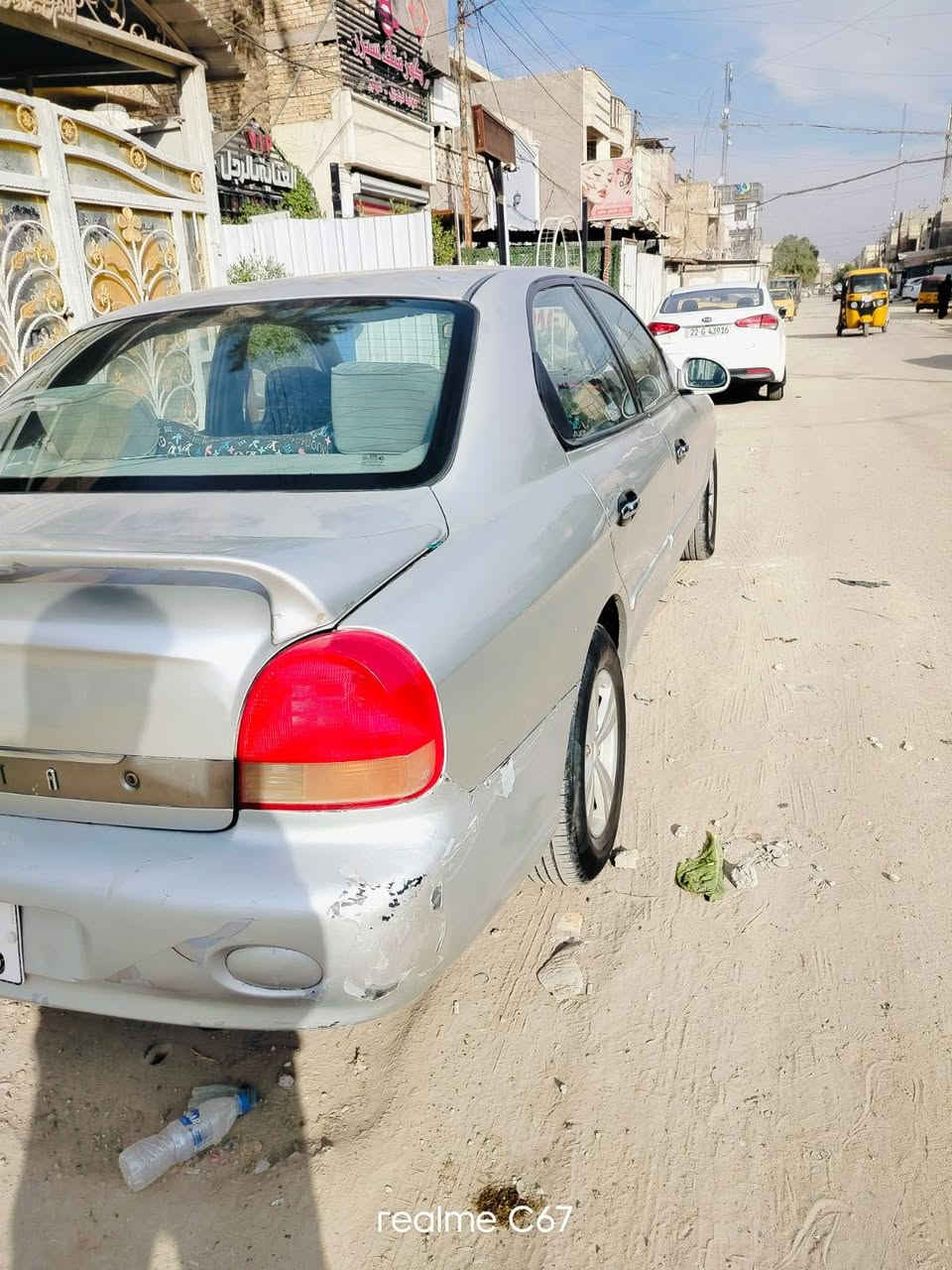 سوناتا موديل2001 مصبوغه عام جماليه  بدون ضربه سياره. بلادي. بانزين كير اوتوماتيك رقم نكليزي بسمي. سنويه. جديده سعر50 وبيه مجال عوان بغداد الشعب  رقمي ***********
