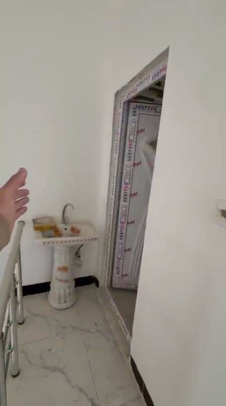 🏡 بيت للبيع – كربلاء المقدسة
📍 الموقع: ملحق حي سومر
📍 يبعد 7 دقائق عن مركز المدينة

📐 المساحة: 50 م²

✅ بيت طابقين
✅ بناء طابوق
✅ بناء جديد
✅ جاهز للسكن
✅ يقع على شارع الچاير

📞 للاستفسار: ***********

#عقارات_كربلاء #بيت_للبيع #حي_سومر #كربلاء_المقدسة
